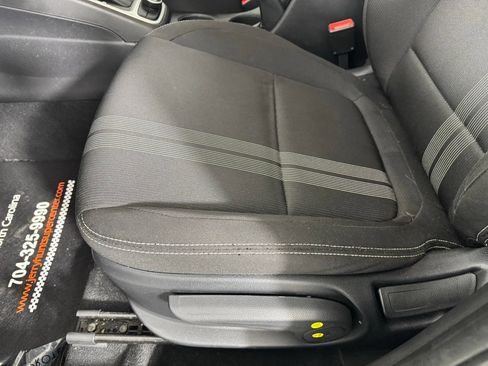 Used 2023 Hyundai Venue SEL w/ Cargo Package FWD image 12