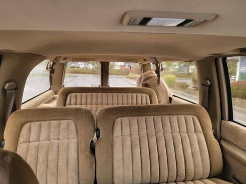 Used 1993 Chevrolet Suburban 2500 image 16