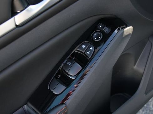 Certified 2025 Nissan Altima 2.5 SR FWD image 12