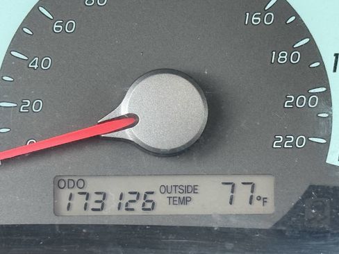 Used 2010 Toyota Camry SE image 29