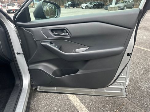 Used 2024 Nissan Rogue S image 14