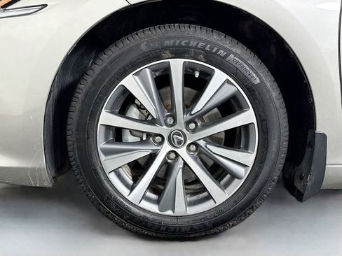 Used 2021 Lexus ES 300h w/ Premium Package image 30