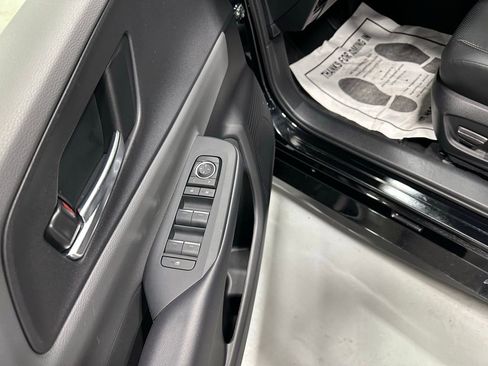 Used 2025 Toyota Prius XLE image 9