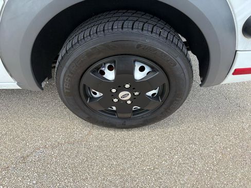 Used 2010 Ford Transit Connect XLT FWD image 11