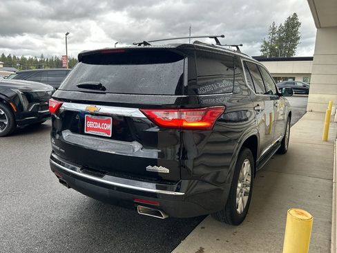 Used 2019 Chevrolet Traverse High Country w/ LPO, 'HIT The Road' Package AWD/4WD image 4