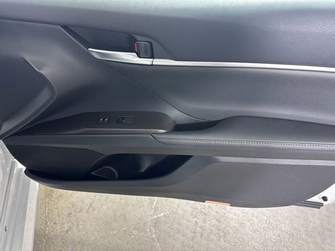 Used 2023 Toyota Camry XLE image 9