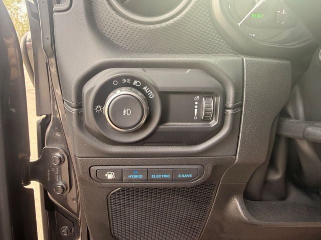 Used 2024 Jeep Wrangler Unlimited Rubicon 4xe AWD/4WD image 9
