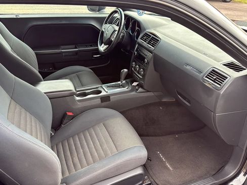 Used 2014 Dodge Challenger SXT RWD image 12