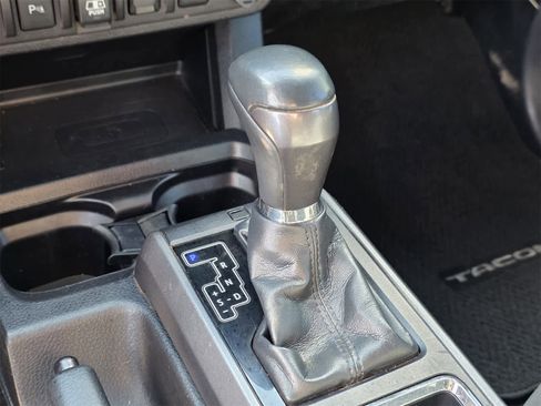 Used 2018 Toyota Tacoma TRD Off-Road image 20