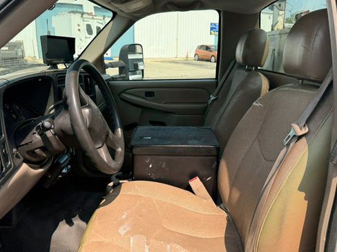 Used 2005 Chevrolet Silverado 2500 W/T RWD image 16