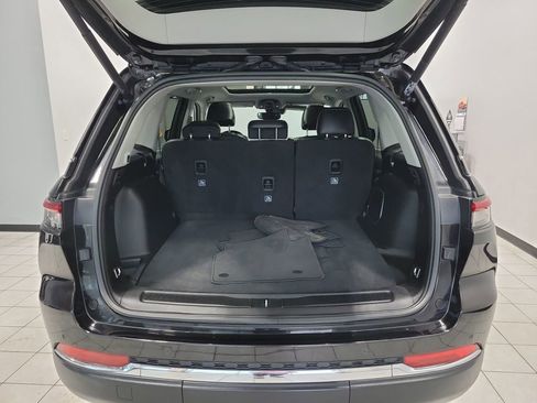 Used 2022 Jeep Grand Cherokee Limited image 11