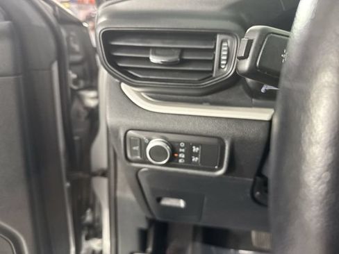 Used 2020 Ford Explorer XLT w/ Comfort Package AWD/4WD image 14