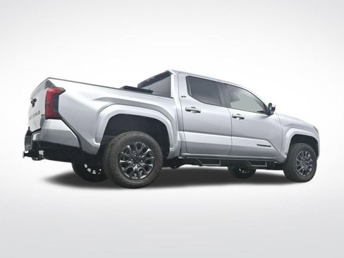 Used 2025 Toyota Tacoma SR5 image 33