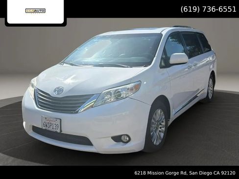 Used 2012 Toyota Sienna XLE image 1