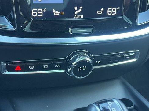 Used 2020 Volvo V60 T5 Cross Country image 22