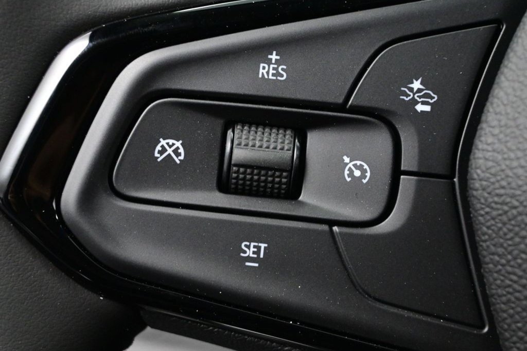 Used 2027 Chevrolet Bolt LT w/ Comfort Package FWD image 23