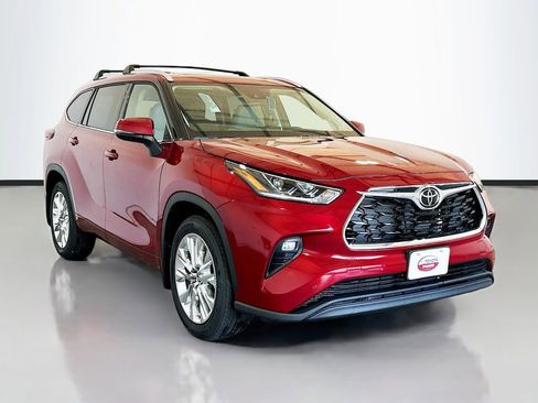 New 2026 Toyota Highlander Limited AWD/4WD image 3