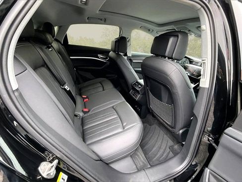 Used 2021 Audi e-tron Premium Plus w/ Premium Plus Package image 26