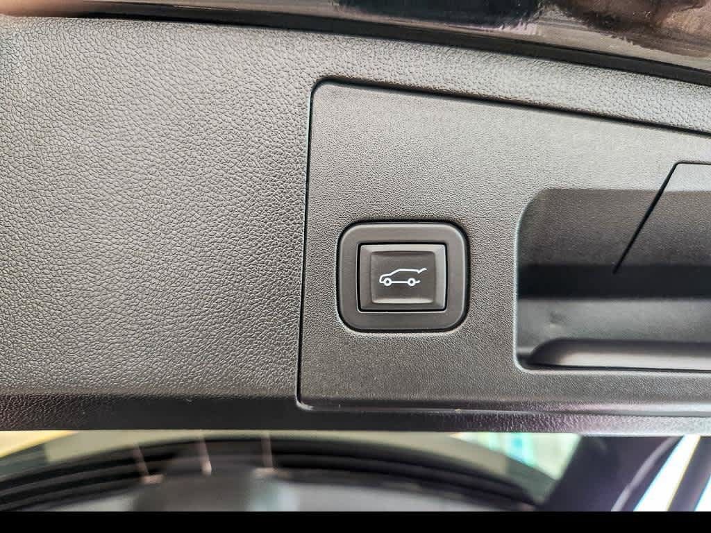 Used 2025 Cadillac XT4 Premium Luxury AWD/4WD image 23