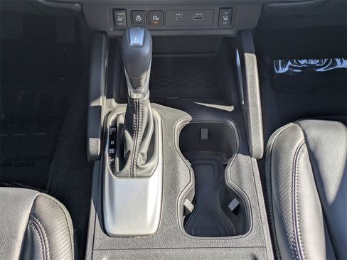 Used 2024 Nissan Frontier SL w/ Technology Package image 19