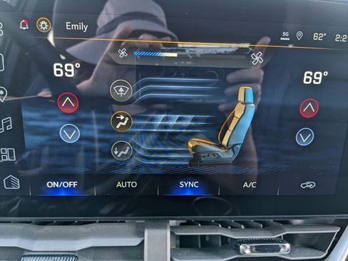 Used 2025 Chevrolet Equinox LT w/ Convenience Package II image 30