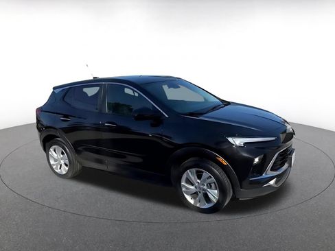 Used 2025 Buick Encore GX Preferred AWD/4WD image 2