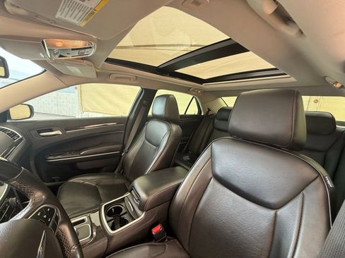 Used 2019 Chrysler 300 Limited image 15