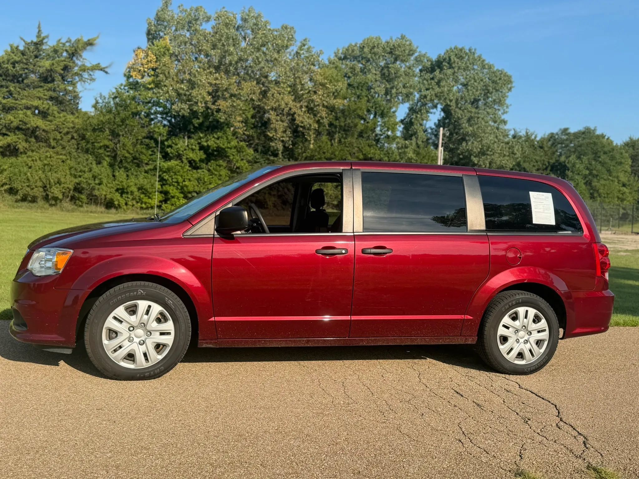 Used 2019 Dodge Grand Caravan SE FWD image 9