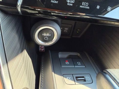 Certified 2023 Toyota Venza Nightshade image 26