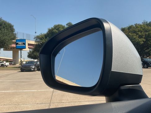 Used 2025 Nissan Rogue SV FWD image 19