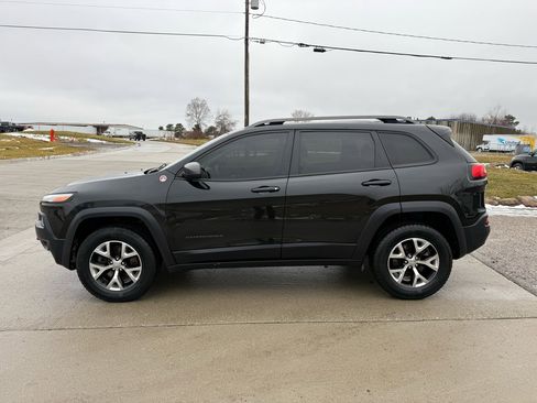 Used 2016 Jeep Cherokee Trailhawk w/ Comfort/Convenience Group image 8