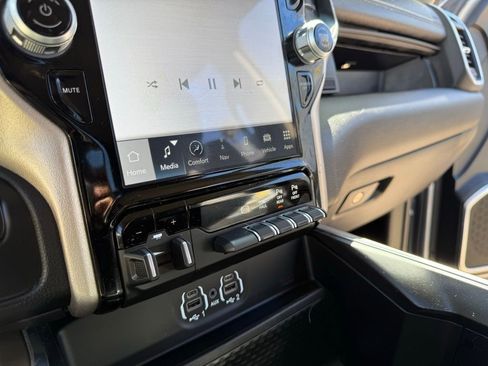 Used 2024 RAM 3500 Laramie w/ Towing Technology Group image 27