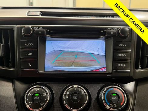 Used 2018 Toyota RAV4 LE FWD image 3