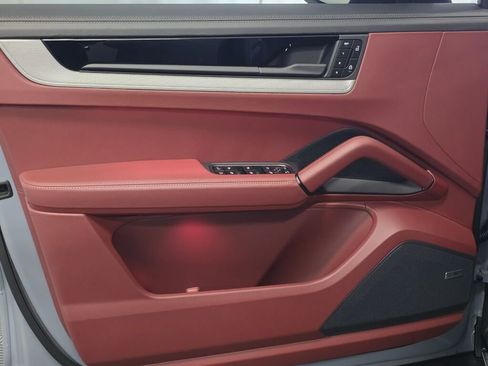 New 2026 Porsche Cayenne E-Hybrid Coupe AWD/4WD image 38