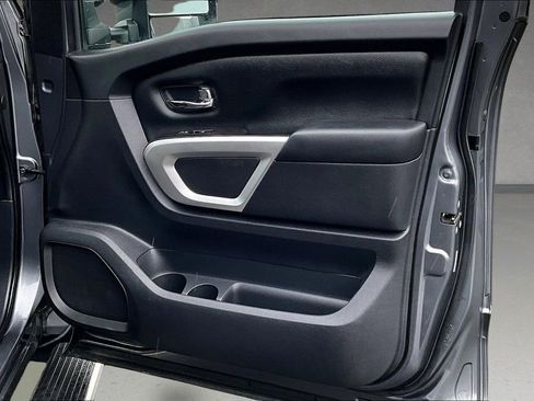Used 2020 Nissan Titan SV w/ SV Convenience Package image 27