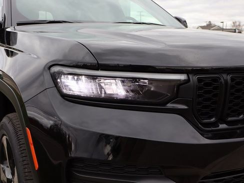 New 2025 Jeep Grand Cherokee Altitude image 4