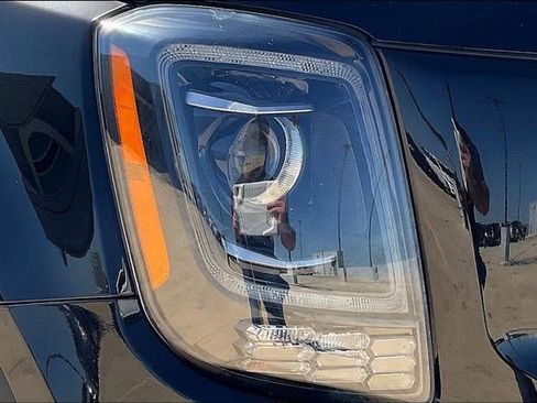 Used 2022 Kia Telluride S image 35