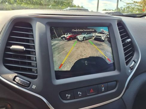 Used 2023 Jeep Cherokee Altitude Lux AWD/4WD image 19