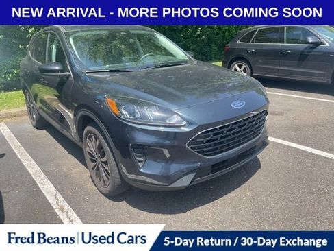 Used 2022 Ford Escape SE w/ SE Sport Appearance Package AWD/4WD image 1