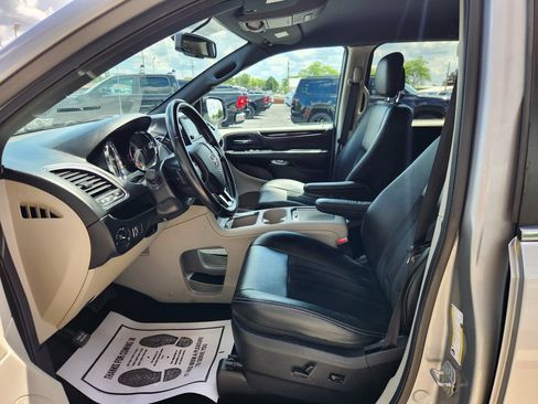 Used 2018 Dodge Grand Caravan SXT FWD image 22