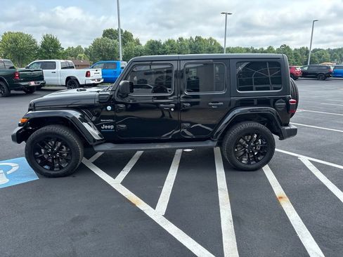 Used 2023 Jeep Wrangler Unlimited Sahara w/ Cold Weather Group AWD/4WD image 6