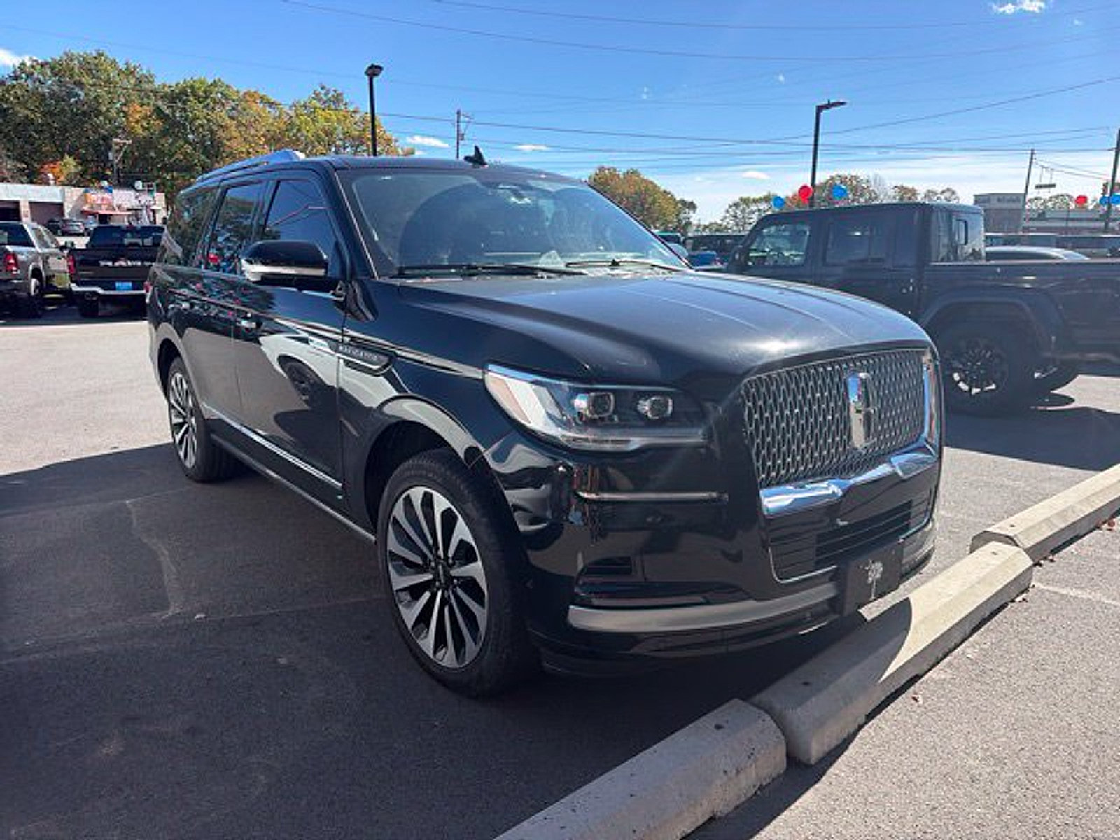 Used 2024 Lincoln Navigator Reserve AWD/4WD image 4