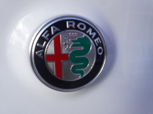 Used 2024 Alfa Romeo Stelvio Veloce image 12