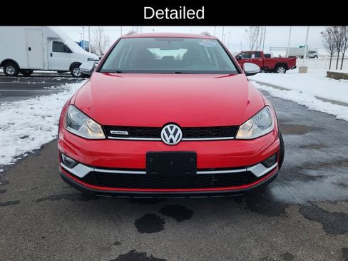 Used 2017 Volkswagen Golf Alltrack S image 2