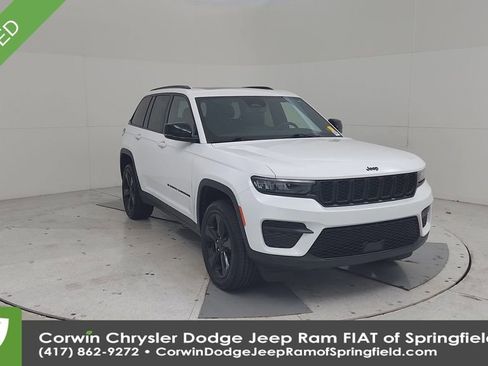 Used 2023 Jeep Grand Cherokee Altitude image 2