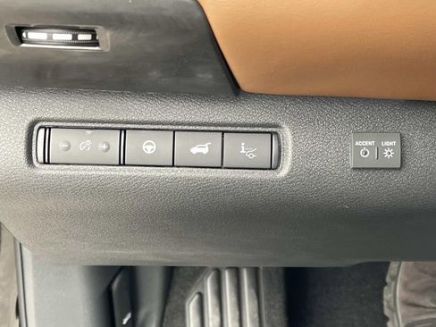 New 2026 Nissan Pathfinder Platinum w/ Lighting Package AWD/4WD image 33