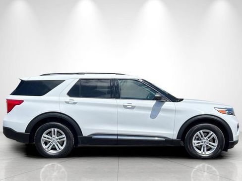Used 2022 Ford Explorer XLT RWD image 3