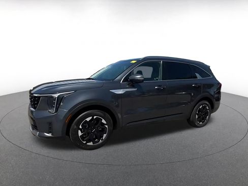 Used 2024 Kia Sorento S FWD image 8