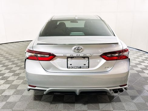 Used 2024 Toyota Camry SE image 4