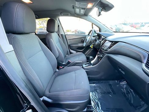 Used 2022 Chevrolet Trax LS w/ Tint and Cruise Package AWD/4WD image 25